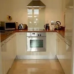 מלון דירות Premier Dublin, 4*
