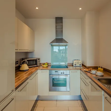Apartahotel Premier Dublin, 4*